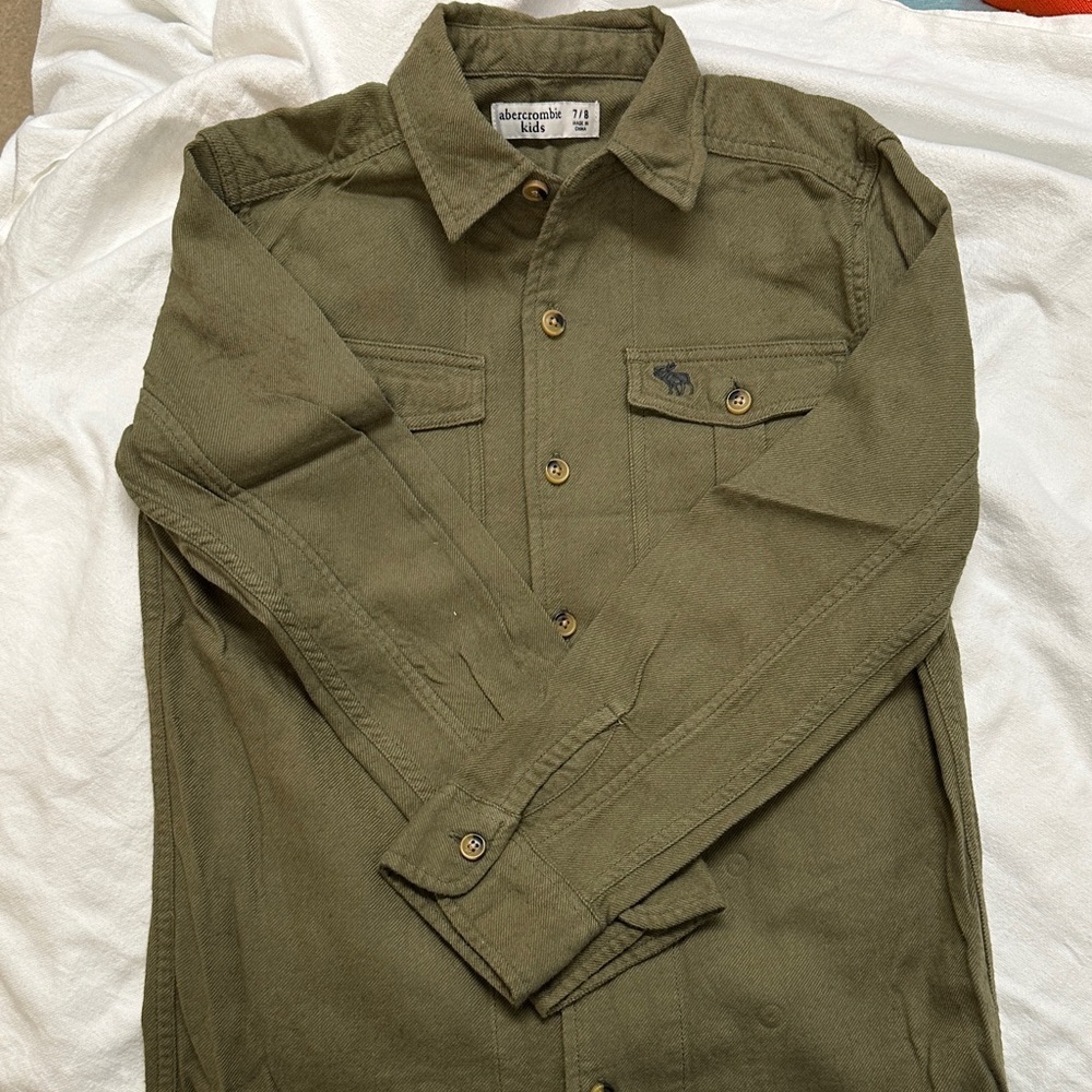 💰$10 CLOSET SALE 💰 Abercrombie Kids Olive Button Down Flannel Shirt